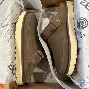 UGG Goldenstar hickory color